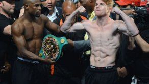 Mayweather Jr. y Álvarez dan el peso sin problemas