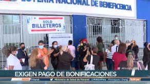 Funcionarios de la Lotería exigen pago de bonificaciones