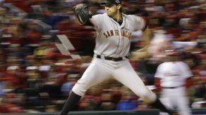 Zito y los Gigantes dominan a los Cardenales