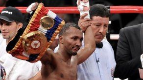 Chemito Moreno retiene título