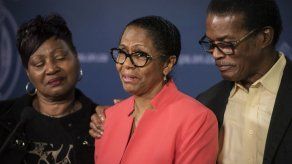 Madre se reúne con su hijo secuestrado hace 31 años