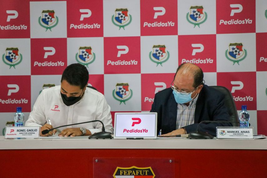 Firma del contrato de patrocinio por un año entre FEPAFUT yPedidosYa.