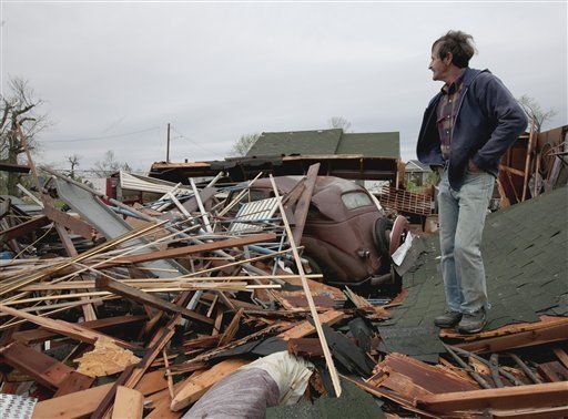 Casi 100 tornados dejan 5 muertos y 29 heridos en centro de EEUU