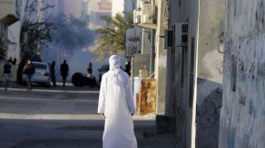 Fiscales interrogan a 4 reporteros EEUU detenidos en Bahrein