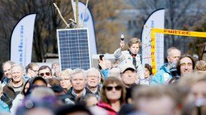 Inauguran espejos gigantes para iluminar pueblo noruego sin sol en invierno
