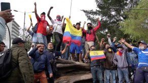 Ecuador: termina paro de transporte por alza de combustibles