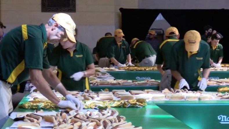 Récord Guiness con la línea de hot dogs más larga del mundo en Nueva York