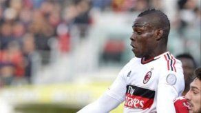 Balotelli da el gol del empate al Milan ante el Cagliari