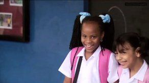 Trenzas se hacen presente en escuelas para celebrar la etnia negra