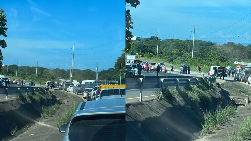 Moradores cierran vía Interamericana a la altura del río Santa María.