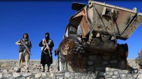 Talibanes exponen al público símbolos de su victoria en Afganistán