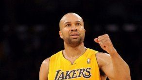 Los Rockets consiguen a Fisher y Camby