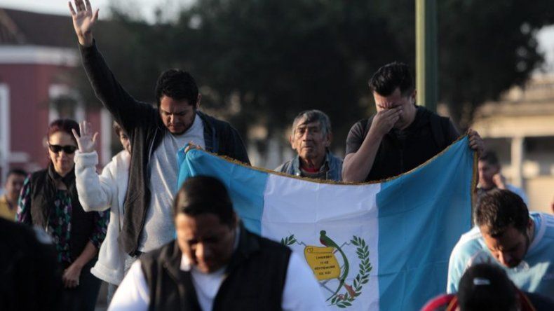 Guatemala: Miles protestan en calles contra la corrupción