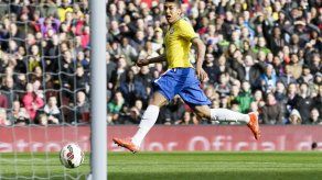 Firmino define por Brasil en triunfo ante Chile en amistoso