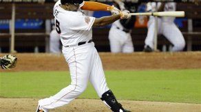 Panameño Lee conecta jonrón y Marlins vencen a Rojos