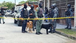 La Policía Naciona busca a tres sujetos en el sector de Pedregal que dispararon contra los uniformados. La Policía Naciona busca a tres sujetos en el sector de Pedregal que dispararon contra los uniformados.