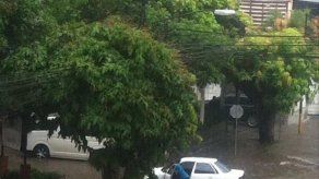Inundaciones en Calle Uruguay y otros sectores por fuertes lluvias