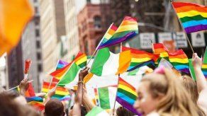 La Marcha del Orgullo Gay nace de un motín contra la Policía de 1969 frente al bar gay Stonewall Inn en Manhattan.