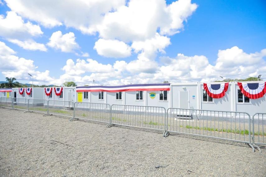 Nuevos edificios en estación temporal de recepción migratoria en San Vicente.