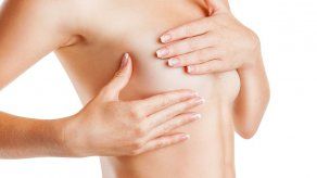 Una nueva terapia bloquea el crecimiento del cáncer de pecho más maligno