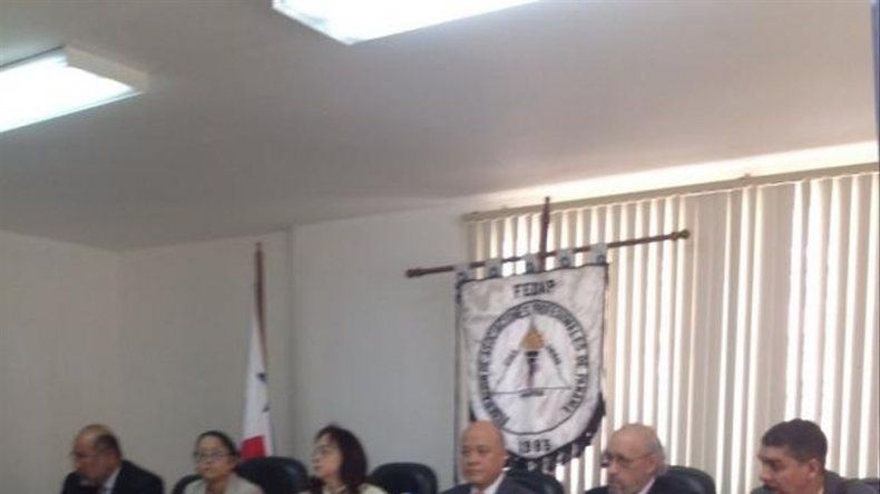 Presentan candidatura independiente de Chen González para Contralor