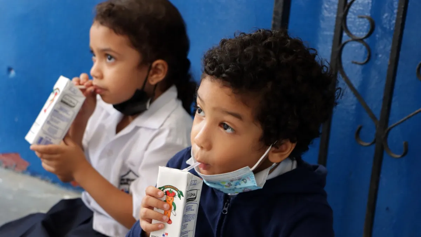 MEDUCA: ¿Qué escuelas reciben leche fortificada y galleta?