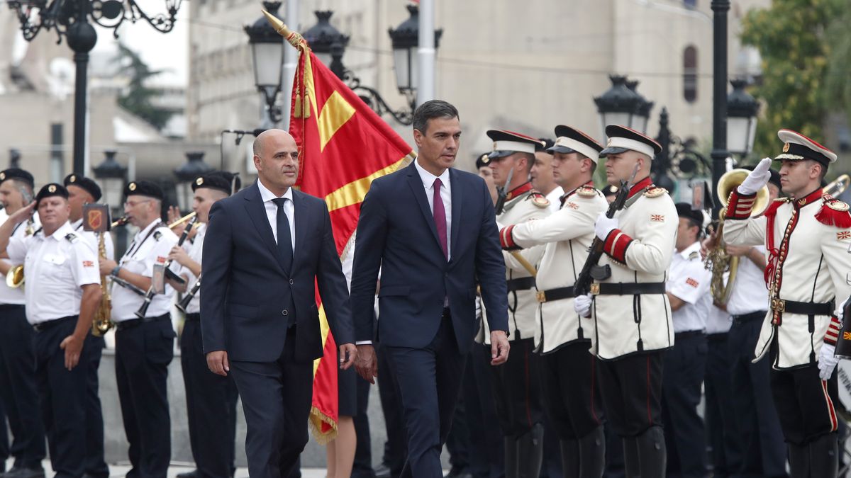 En una conferencia de prensa junto a Kovachevski, Sánchez dijo que ambos países se encuentran más unidos que nunca y que Macedonia del Norte puede contar con él para sus perspectivas de ingresar al bloque europeo.