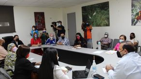 Reunión entre las autoridades y el personal médico del HSMA.
