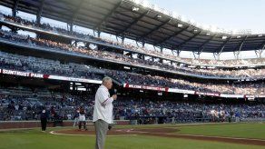 Hospitalizan a Bobby Cox