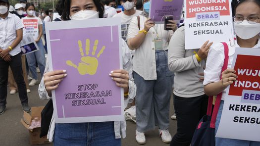 La ley se aprobó una semana después de que el Tribunal Supremo del país condenó a la pena capital al director de un internado islámico por violar a al menos 13 estudiantes.
