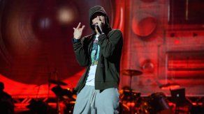 Eminem hace su apuesta más política con Revival