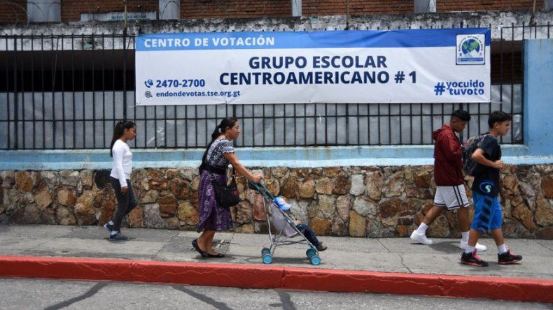 Guatemala medita si elegir a Torres primera presidenta o apoyar a Giammattei