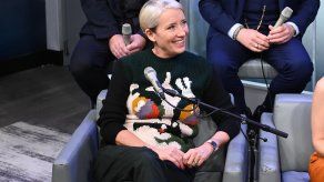 Emma Thompson viajó en el metro de Londres vestida como su personaje en Cruella