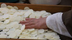Monjas de Paraguay cocinan 500.000 hostias para visita papal