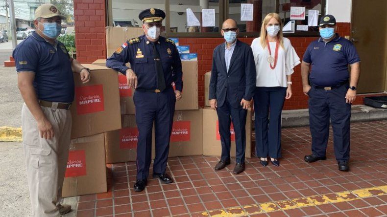 Fundación Mapfre entrega 36,950 mascarillas al Cuerpo de Bomberos de Panamá