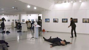 Turquía detiene a organizador de exposición en que fue asesinado embajador ruso