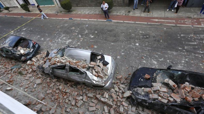 Desalojan 15.000 personas en Puebla por riesgo de derrumbes tras terremoto