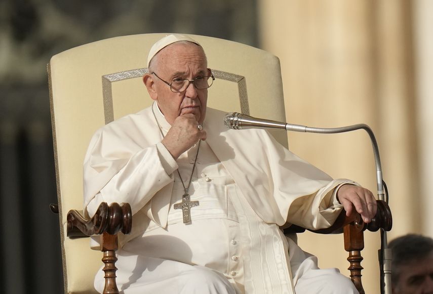 El audio con la voz del papa Francisco en el tribunal marcó un nuevo capítulo surreal en un juicio que ya ha dado varios giros conforme los jueces del Vaticano intentan determinar quién es penalmente responsable de perder decenas de millones de euros.