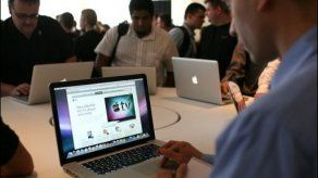 Apple fortalece computadoras portátiles MacBook