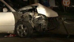 Mujer pierde la vida al chocar con poste en San Antonio