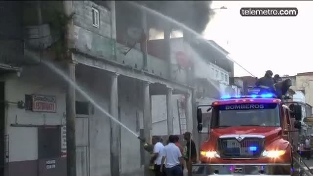 Incendio consume inmueble en Ciudad de Colón