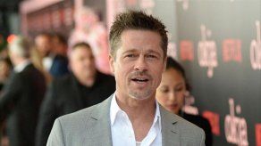 Así troleó la supuesta novia de Brad Pitt a los paparazzi