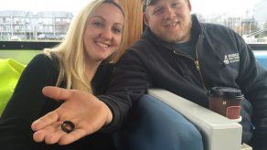 Encuentran en el fondo del mar anillo de bodas perdido