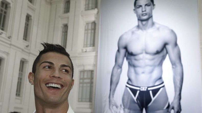 Cristiano Ronaldo creció 15 metros para promocionar su ropa interior