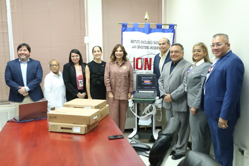 Ministerio de Salud equipa al Hospital Anita Moreno con moderno ultrasonido oncológico.