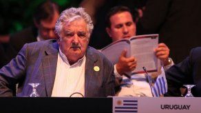 Almuerzo con José Mujica será premio de rifa para financiar campaña electoral
