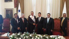 Juramentan a Carlos Lee como presidente del Consejo Municipal de Panamá