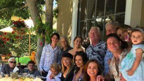 La familia Douglas reunida al completo en una foto