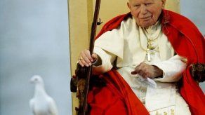 Francisco autorizó la canonización de Juan Pablo II y Juan XXIII