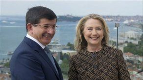 Clinton condena la violencia en Siria